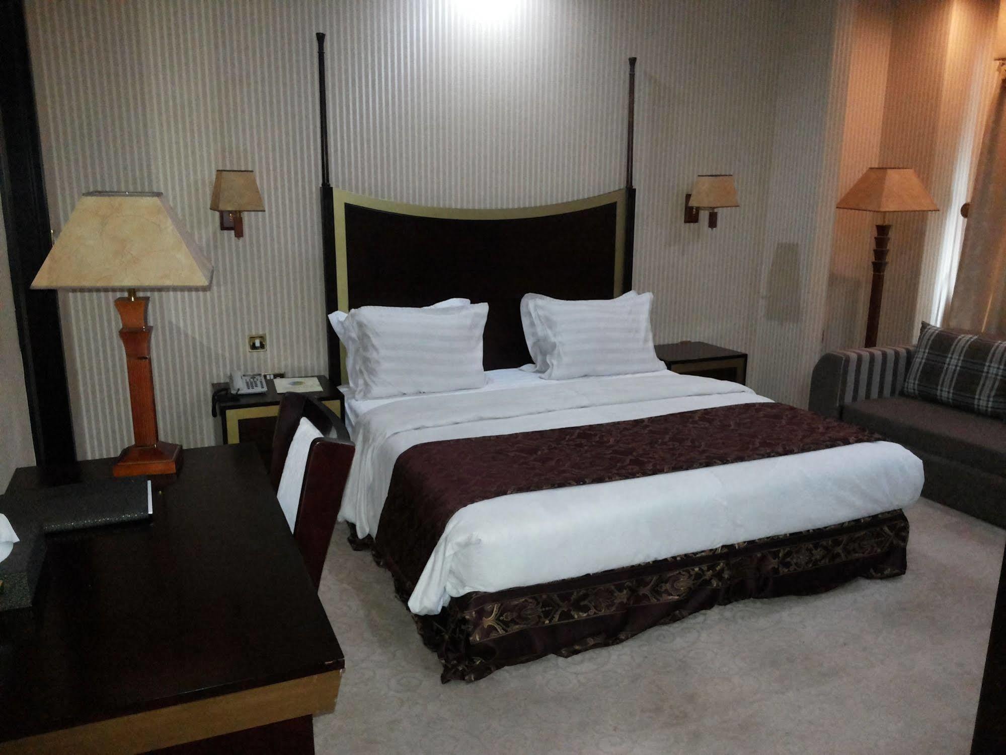 Tourist Hotel ドーハ エクステリア 写真