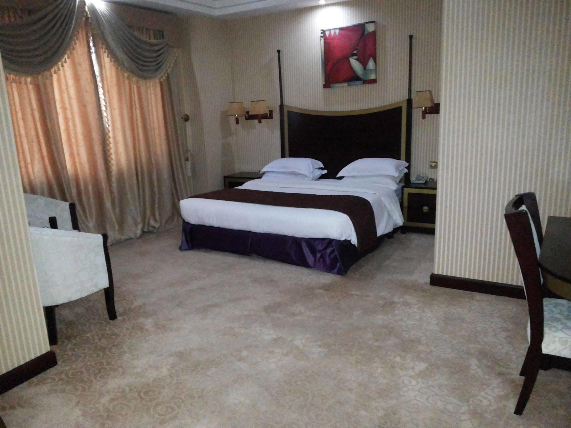 Tourist Hotel ドーハ エクステリア 写真
